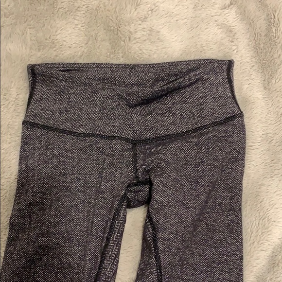 Lululemon legging - Picture 1 of 3